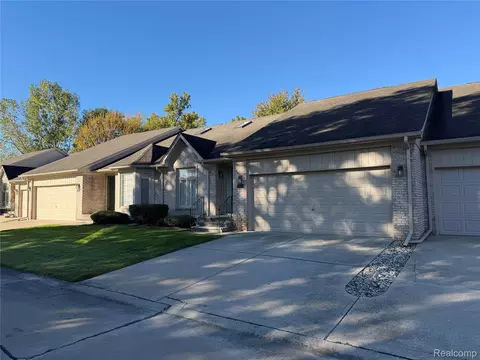 35251 Kings Forest Blvd, Clinton Township, MI 48035