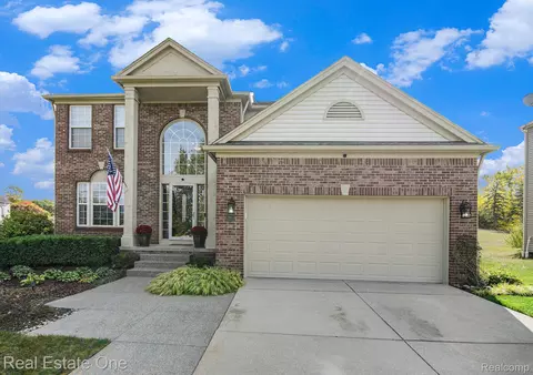 7971 Turrillium Ln, Waterford, MI 48327