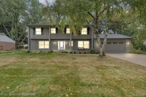 466 Rolling Rock Rd, Bloomfield Hills, MI 48304