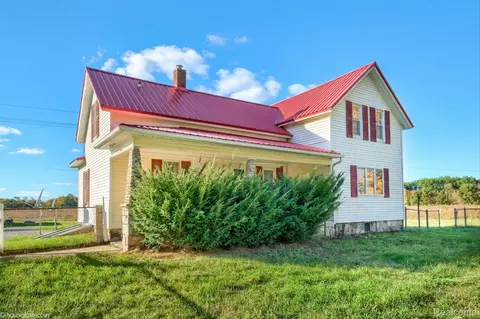5537 Old State Rd, North Branch, MI 48461