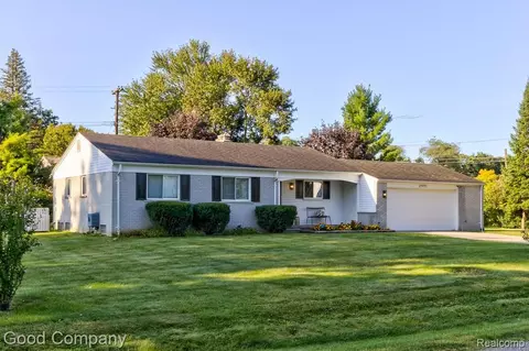 2991 Lanergan Dr, Troy, MI 48084