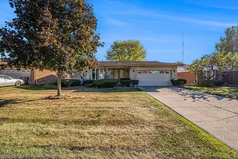 16221 Pennsylvania St, Southfield, MI 48075