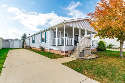 11160 Chestnut Run Ct, Green Oak, MI 48178