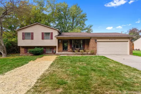 30207 Greening St, Farmington, MI 48334