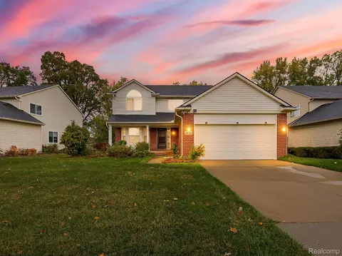 1255 Hartland St, Troy, MI 48083