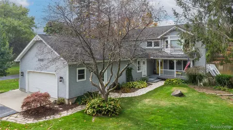 1704 Lakewood Cir, Lapeer, MI 48446