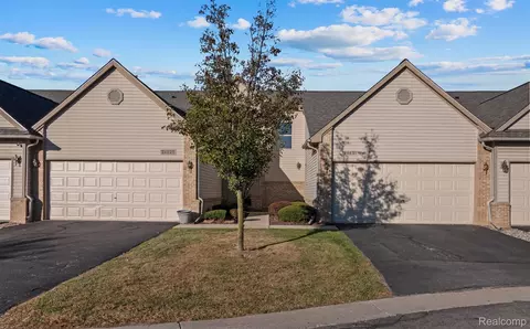 24631 Pine Village Blvd, Oak Park, MI 48237