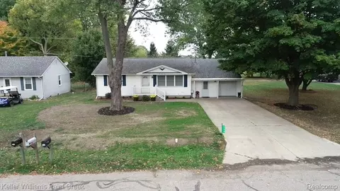 239 Almont Ave, Almont, MI 48003