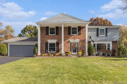 2615 Warwick Dr, Bloomfield Hills, MI 48304