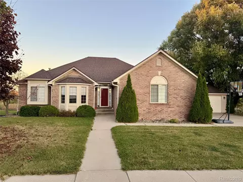 1176 Rutherford St, Lapeer, MI 48446