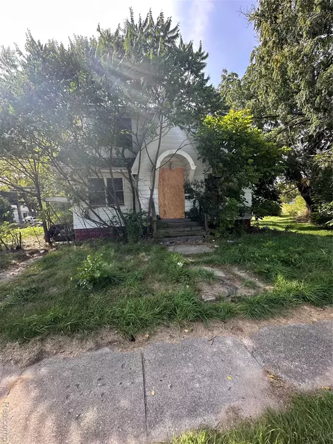 1708 Fenton Rd, Flint, MI 48507