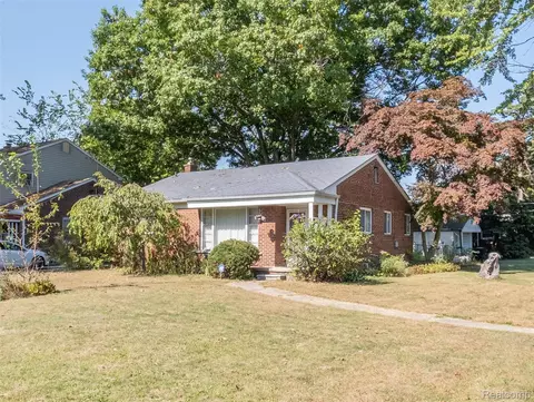 26610 W 6 Mile Rd, Redford, MI 48240
