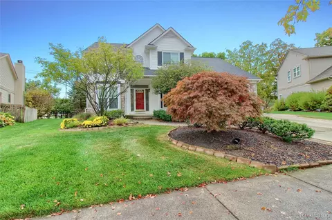1189 Colt Dr, South Lyon, MI 48178