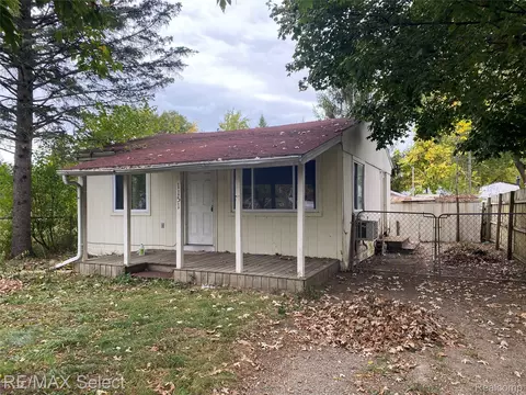 1151 Wells St, Burton, MI 48529