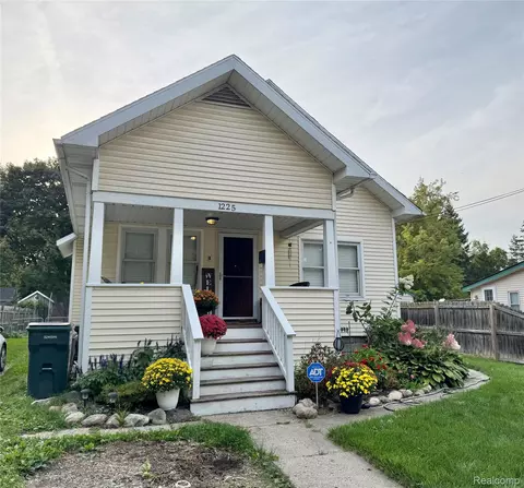 1225 N Saginaw St W, Lapeer, MI 48446