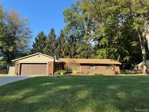 7665 Apache Trail Rd, Bedford, MI 48182