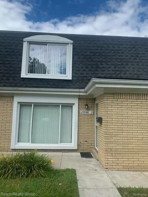 29948 City Center Dr, Warren, MI 48093