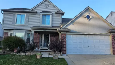 25044 Mapleridge Ln, Flat Rock, MI 48134