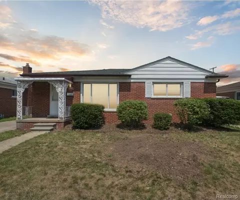 19343 Florence St, Roseville, MI 48066