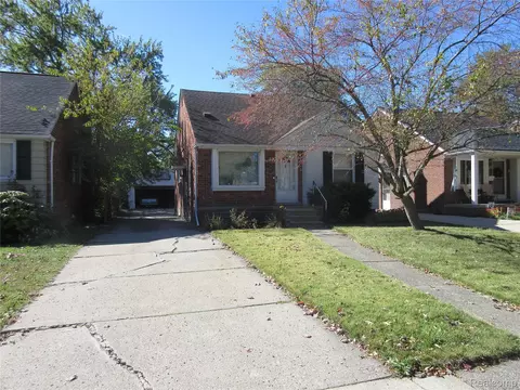 19926 Damman St, Harper Woods, MI 48225
