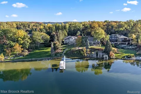 4764 Dow Ridge Rd, Orchard Lake Village, MI 48324