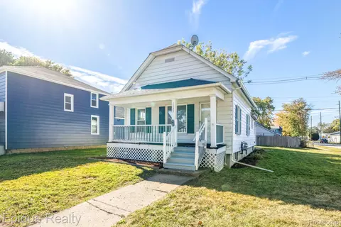 1433 Poplar St, Port Huron, MI 48060