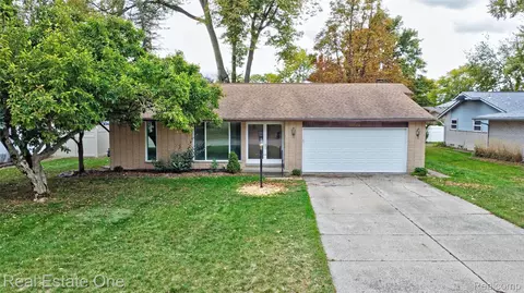 23620 Brandywynne St, Southfield, MI 48033
