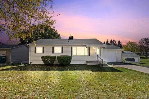 397 Pocahontas Trl, Oxford, MI 48371