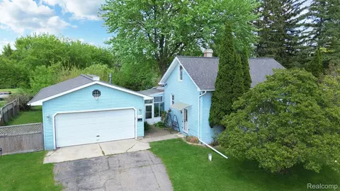8107 E Bristol Rd, Davison, MI 48423