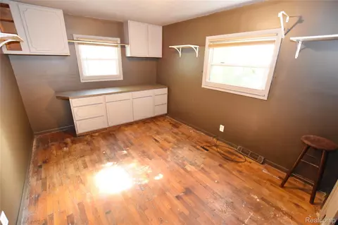 Bedroom - 8107 E Bristol Rd, Davison, MI 48423 photo 3 of 3