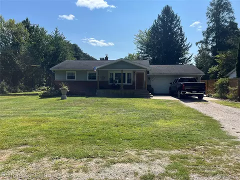 5137 Owen Rd, Fenton, MI 48451