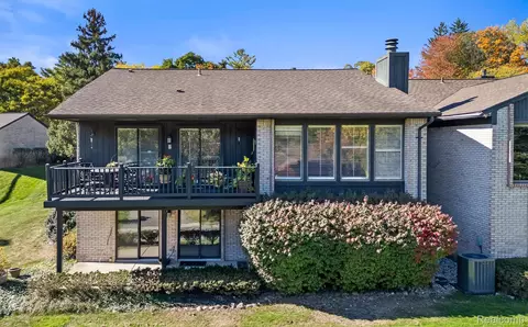 4297 Wabeek Lake Dr S #26, Bloomfield Hills, MI 48302