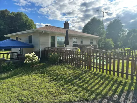 3326 Oak Grove Rd, North Branch, MI 48461