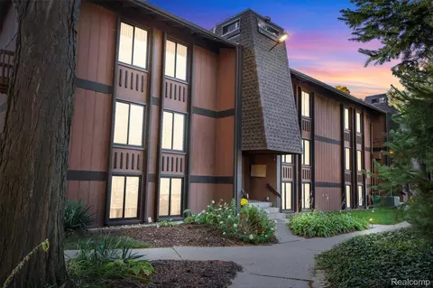 1724 Grove Rd #301, Ypsilanti, MI 48198