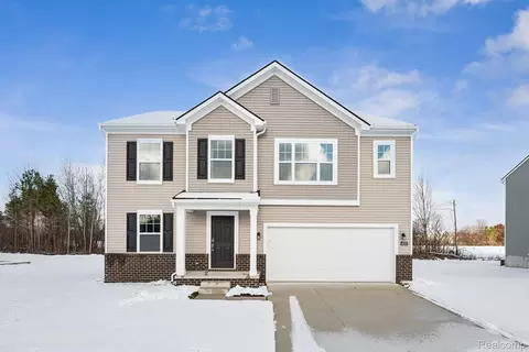 4233 Cedar Ln, Grand Blanc, MI 48439