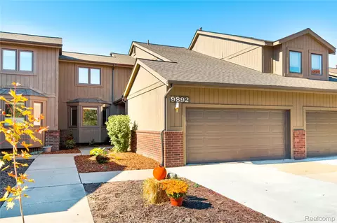 9892 Hawthorne Glen Dr, Grosse Ile, MI 48138
