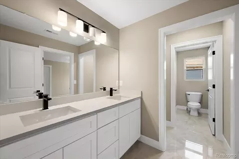 Bath - 23947 Sawgrass Dr, Macomb, MI 48042 photo 8 of 15