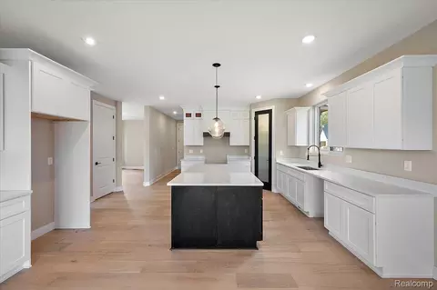 Entry Way - 23947 Sawgrass Dr, Macomb, MI 48042 photo 6 of 7
