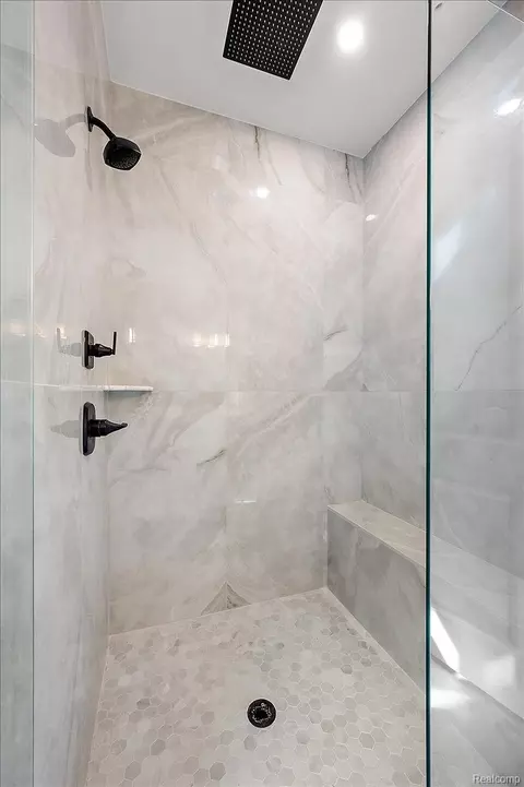 Bath - 23947 Sawgrass Dr, Macomb, MI 48042 photo 6 of 15