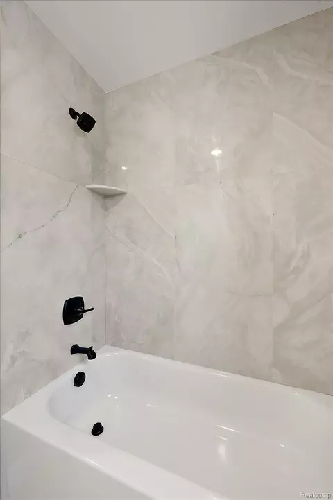 Bath - 23947 Sawgrass Dr, Macomb, MI 48042 photo 11 of 15