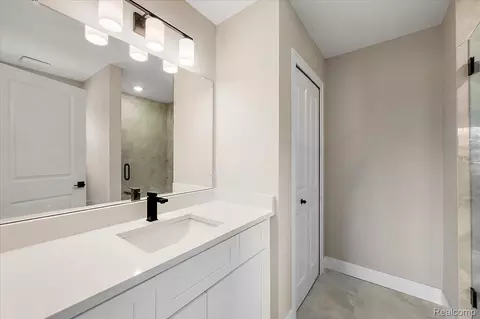 Bath - 23947 Sawgrass Dr, Macomb, MI 48042 photo 12 of 15