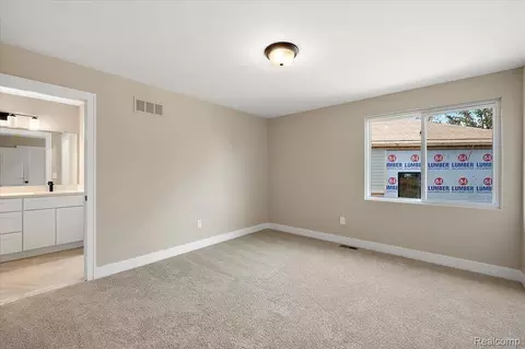 Bedroom - 23947 Sawgrass Dr, Macomb, MI 48042 photo 5 of 8