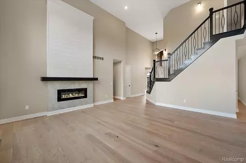 Living - 23947 Sawgrass Dr, Macomb, MI 48042 photo 4 of 8