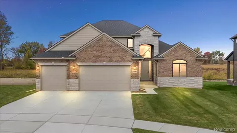 23947 Sawgrass Dr, Macomb, MI 48042