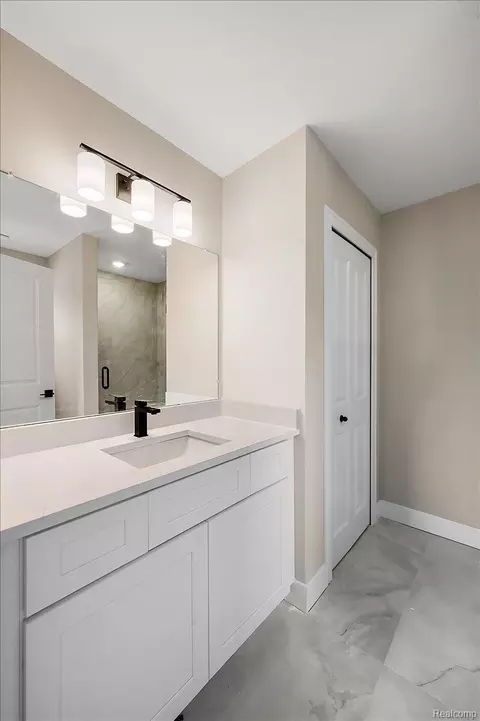 Bath - 23947 Sawgrass Dr, Macomb, MI 48042 photo 13 of 15