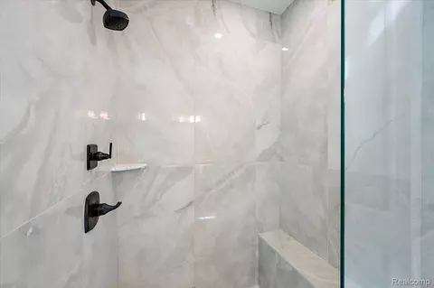 Bath - 23947 Sawgrass Dr, Macomb, MI 48042 photo 5 of 15
