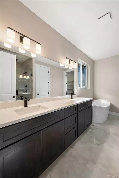 Bath - 23947 Sawgrass Dr, Macomb, MI 48042 photo 4 of 15
