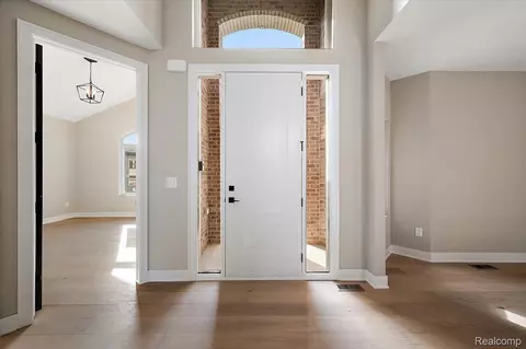 Entry Way - 23947 Sawgrass Dr, Macomb, MI 48042 photo 4 of 7