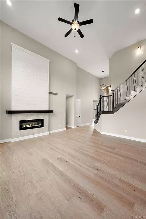Living - 23947 Sawgrass Dr, Macomb, MI 48042 photo 5 of 8