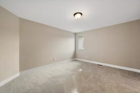 Bedroom - 23947 Sawgrass Dr, Macomb, MI 48042 photo 3 of 8